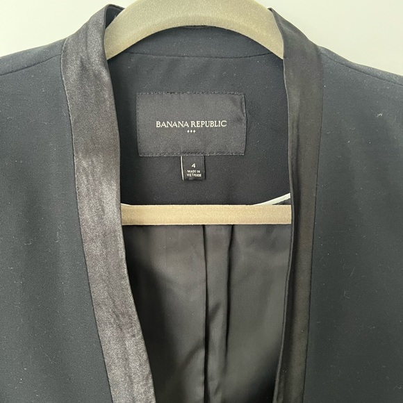 Banana Republic Tuxedo Blazer. - Picture 2 of 4